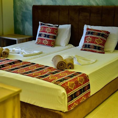 Te Bujtina Hotel- Cozy Stay With Traditional Breakfast Near Beach Golem  Εξωτερικό φωτογραφία