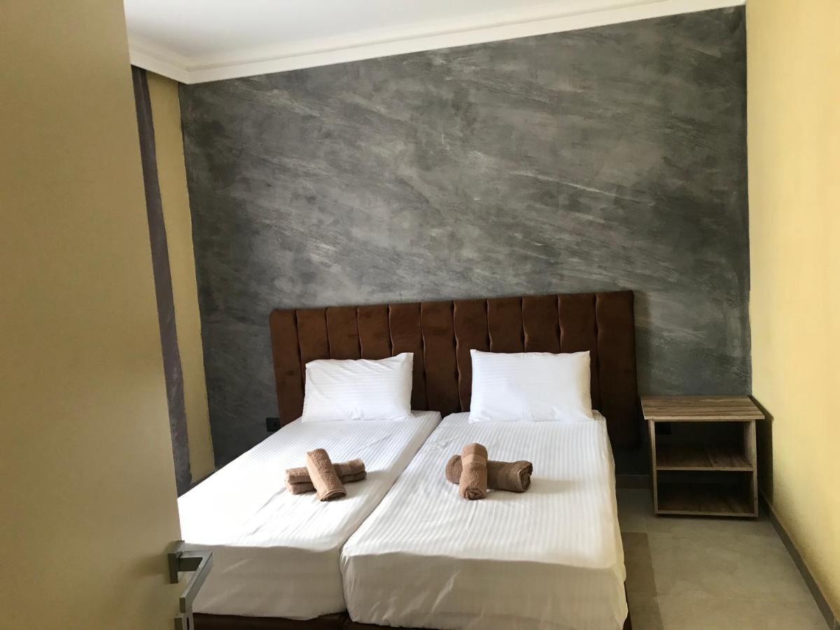 Te Bujtina Hotel- Cozy Stay With Traditional Breakfast Near Beach Golem  Εξωτερικό φωτογραφία