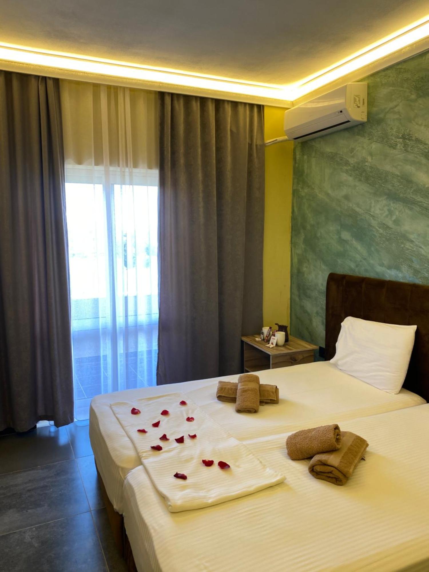Te Bujtina Hotel- Cozy Stay With Traditional Breakfast Near Beach Golem  Εξωτερικό φωτογραφία