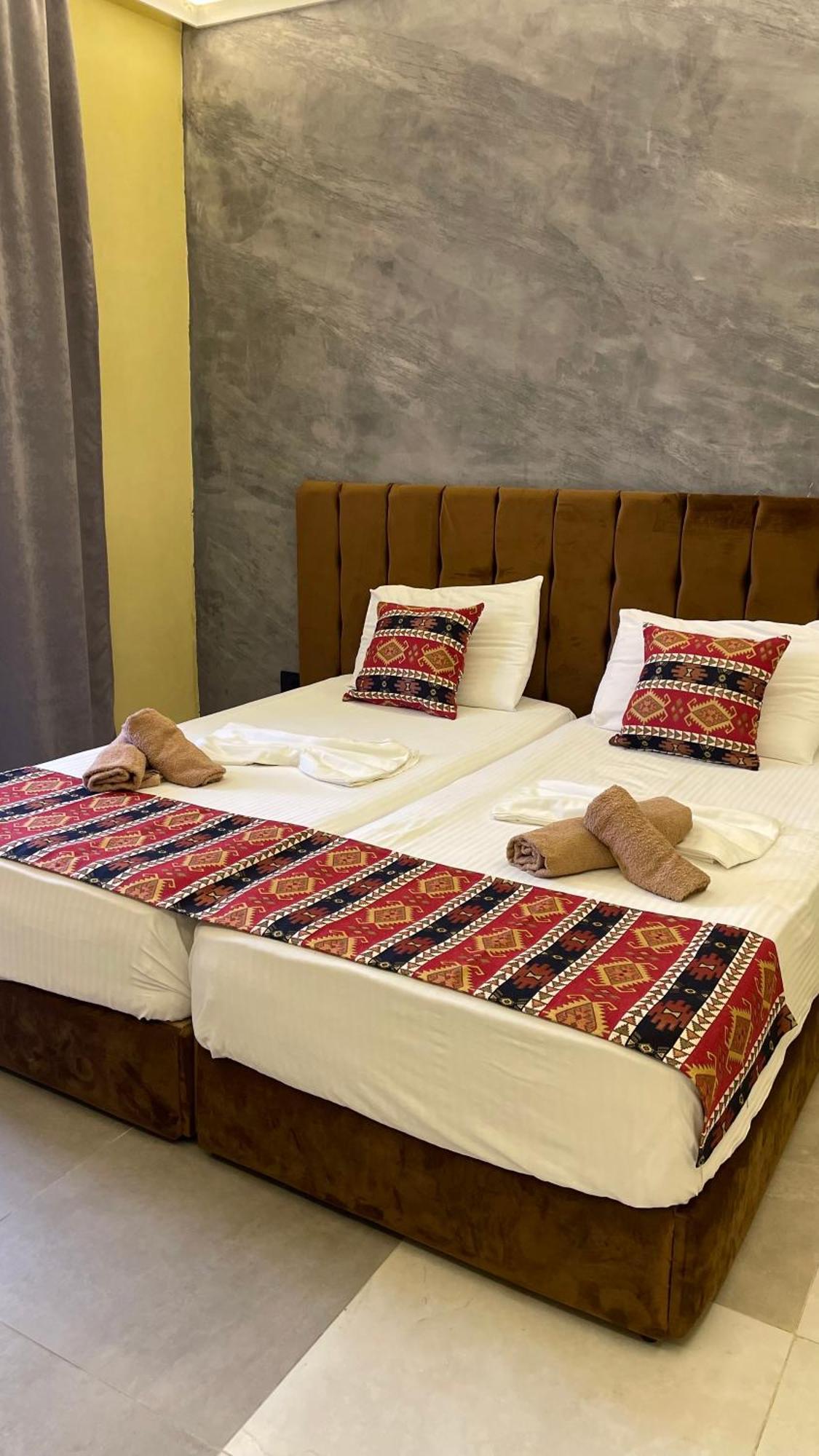 Te Bujtina Hotel- Cozy Stay With Traditional Breakfast Near Beach Golem  Εξωτερικό φωτογραφία