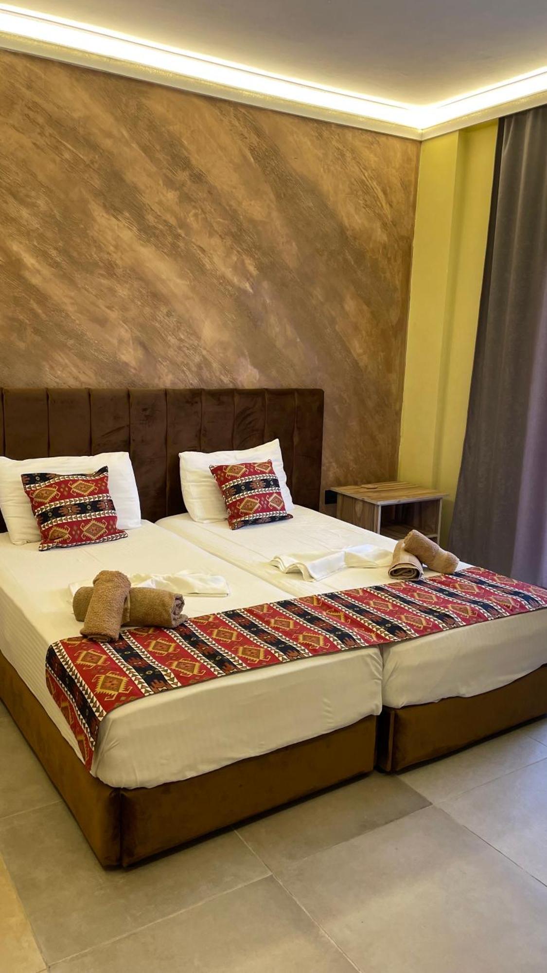 Te Bujtina Hotel- Cozy Stay With Traditional Breakfast Near Beach Golem  Εξωτερικό φωτογραφία