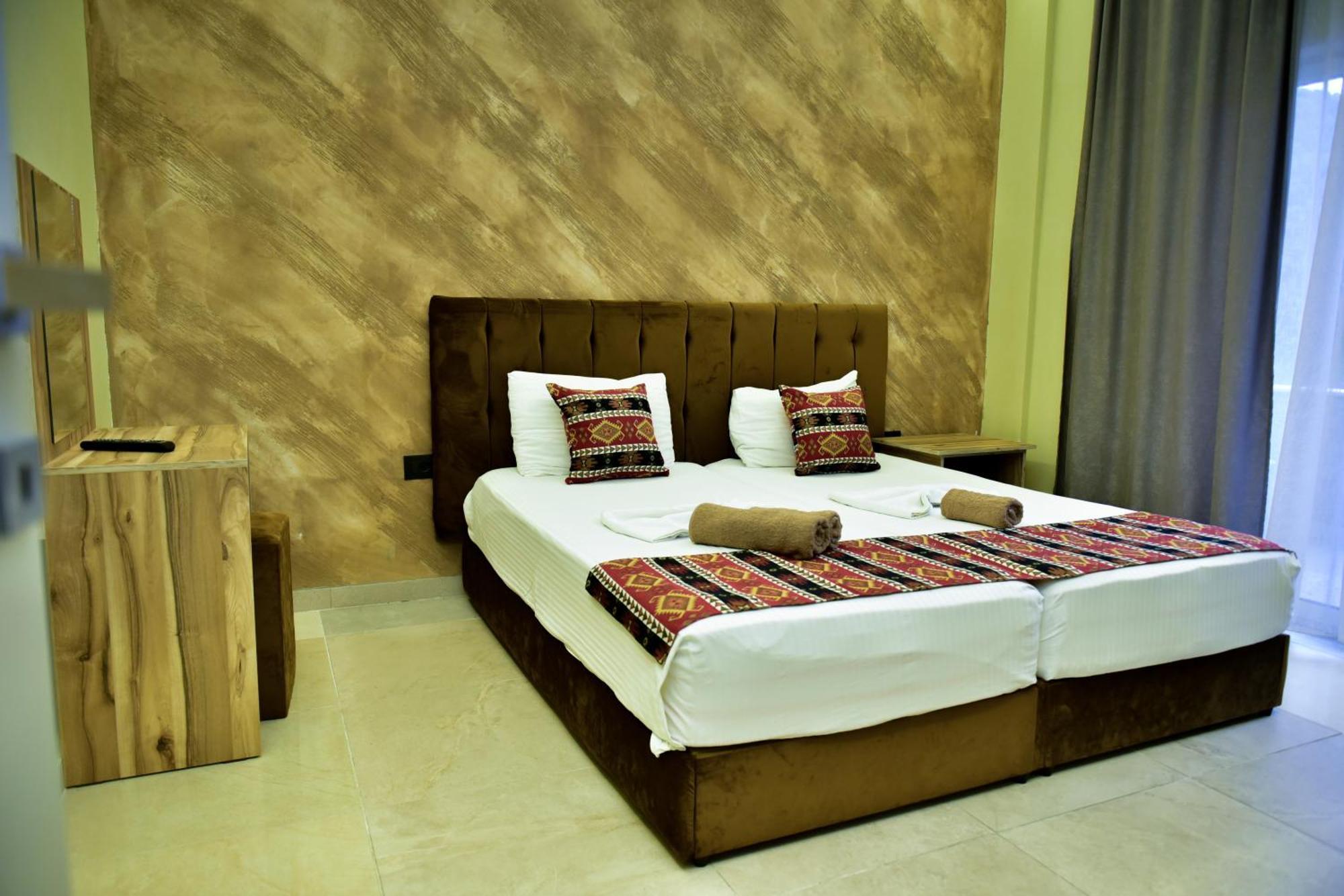 Te Bujtina Hotel- Cozy Stay With Traditional Breakfast Near Beach Golem  Εξωτερικό φωτογραφία