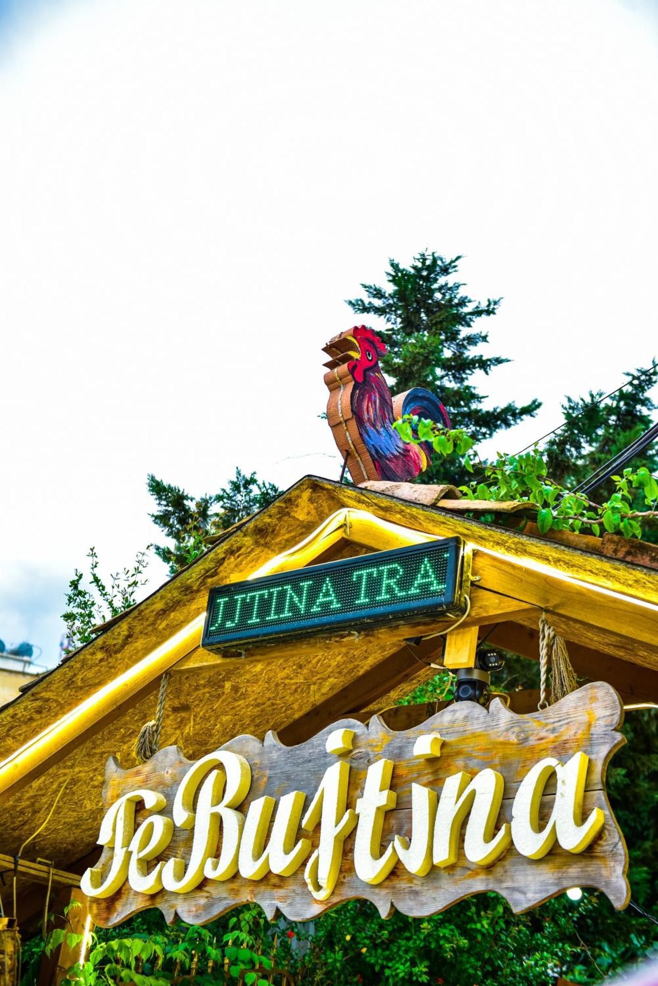 Te Bujtina Hotel- Cozy Stay With Traditional Breakfast Near Beach Golem  Εξωτερικό φωτογραφία